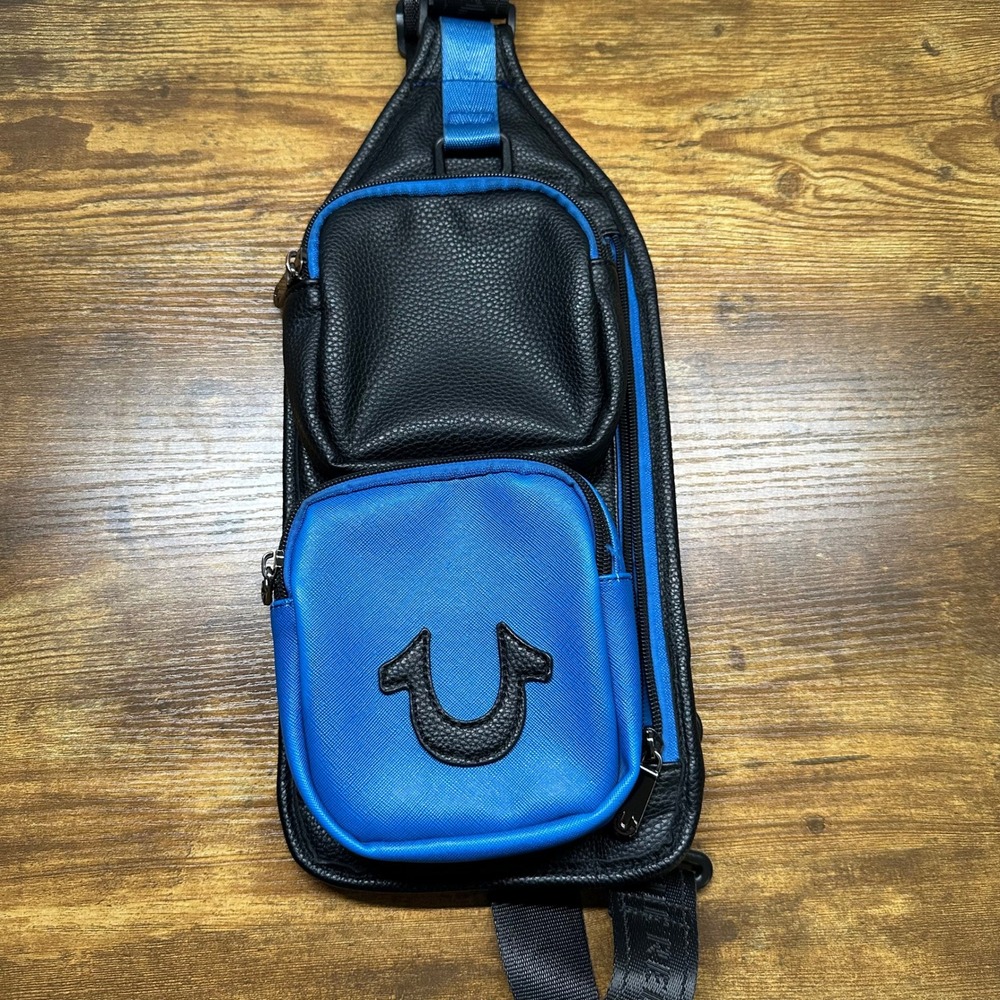 True Religion Mens Sling Bag Crossbody Backpack Black Blue Horseshoe Logo‎ Logo